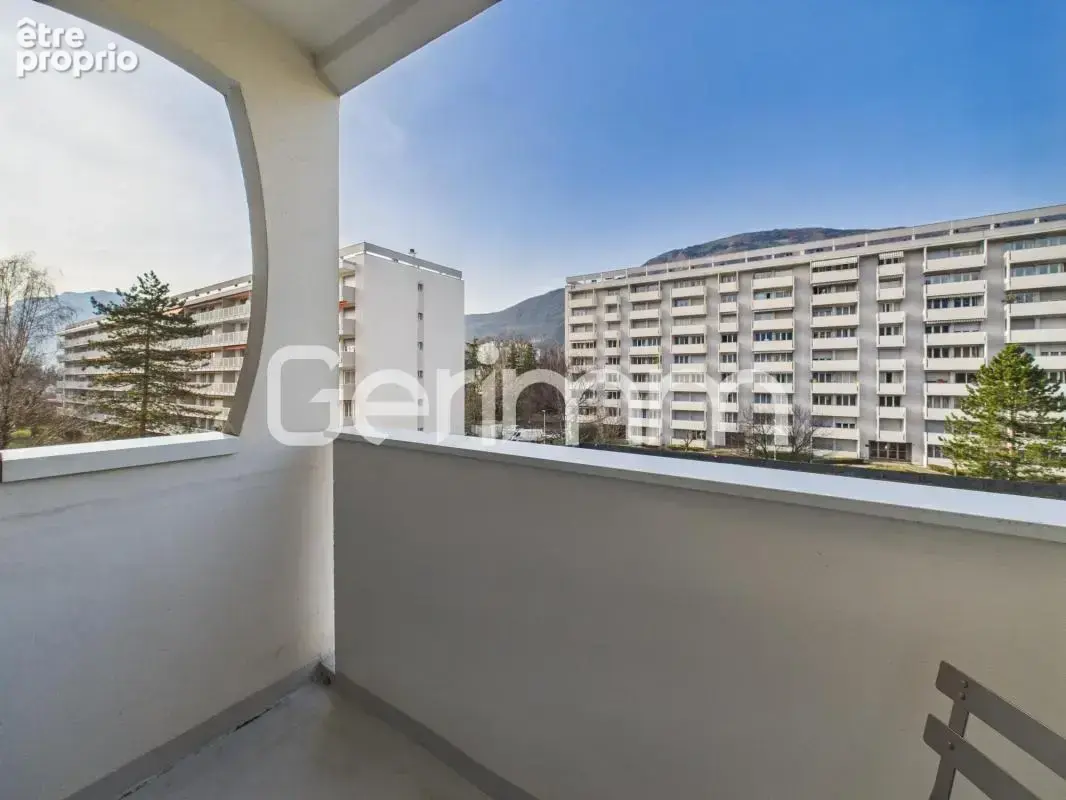 Vente - Appartement - 3 pièces + cuisine - 75 m² - 215 000 € - - photo 15