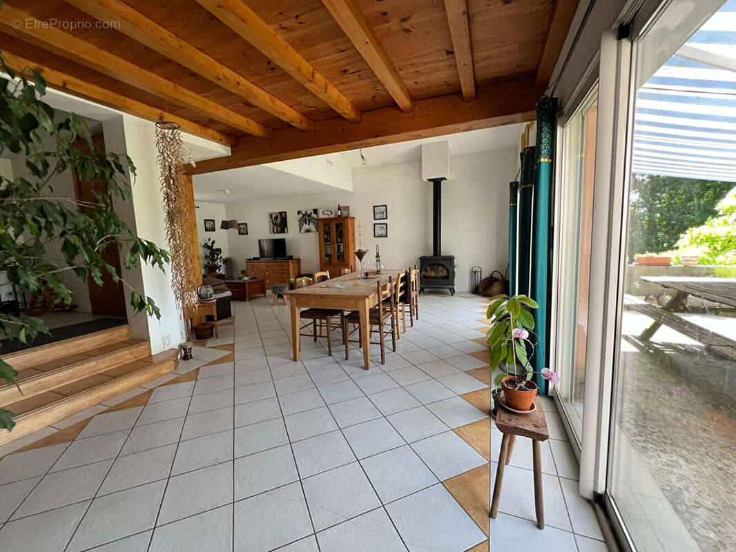 Maison 179 m² à Cisse  - photo 9