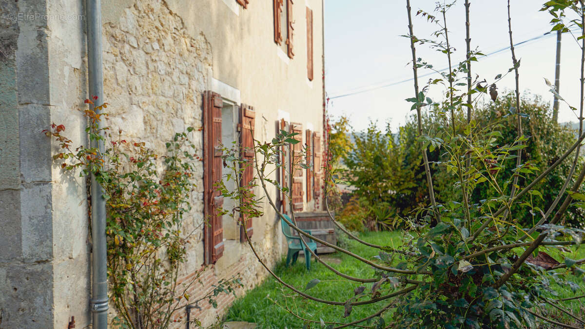 Maison à BRASSAC