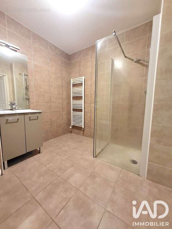 Appartement 52 m² à Saint-Jean-Bonnefonds  - photo 6