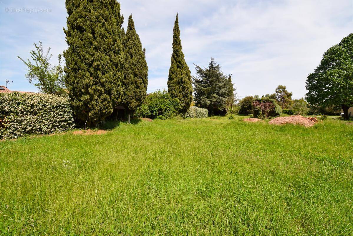 Terrain à SAINT-QUENTIN-LA-POTERIE