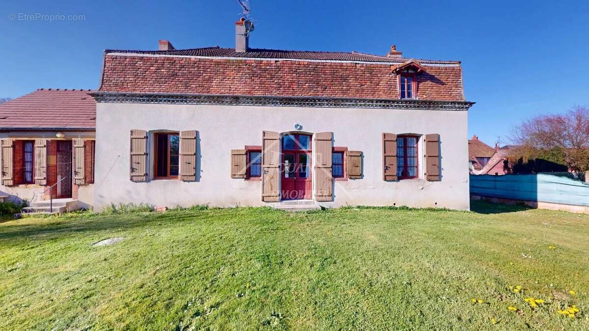 Maison à SALIGNY-SUR-ROUDON