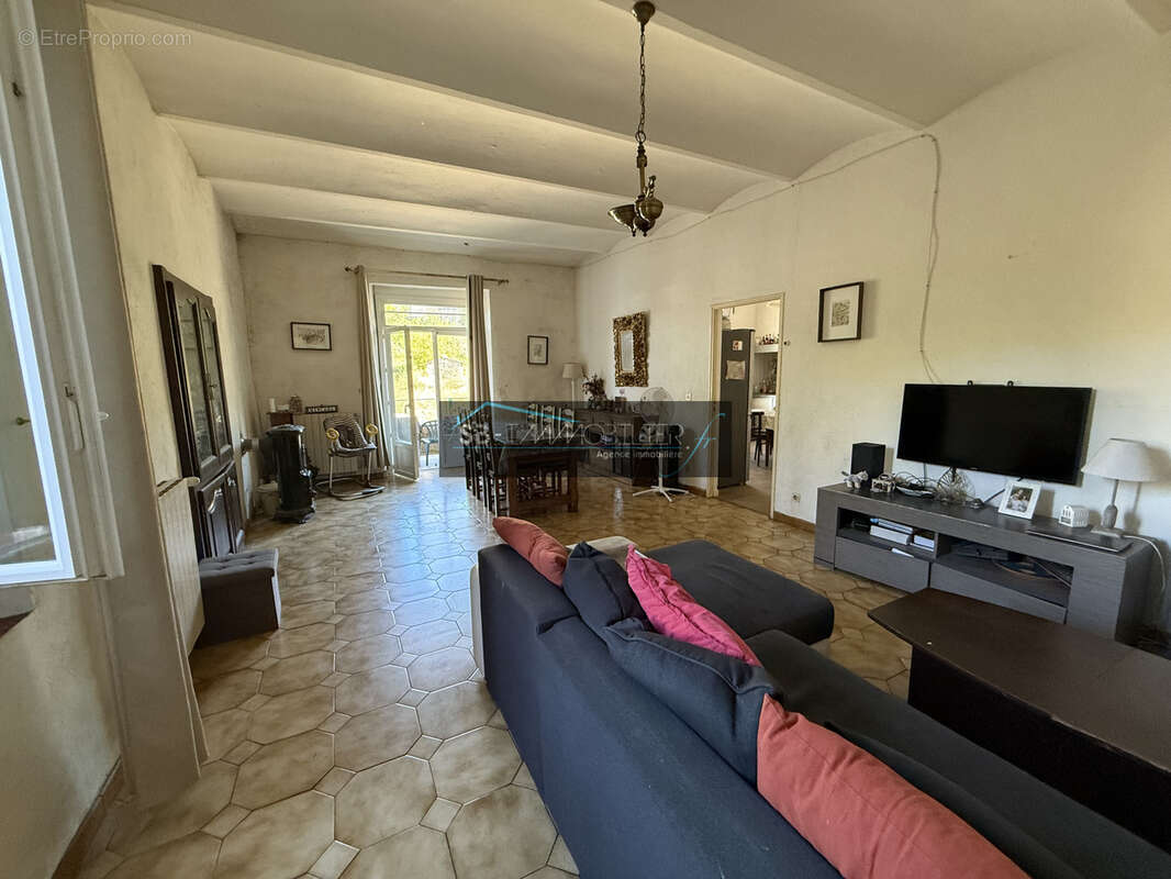 Maison à MEYRANNES