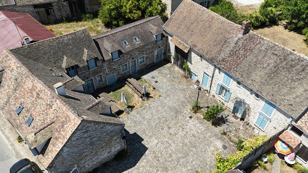 Maison à SAINT-MARTIN-EN-BIERE