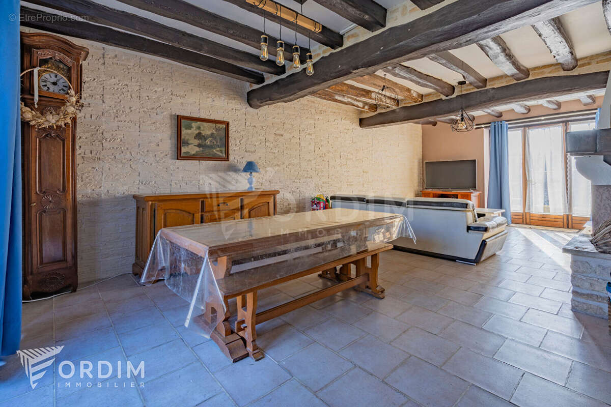 Maison à ETAIS-LA-SAUVIN