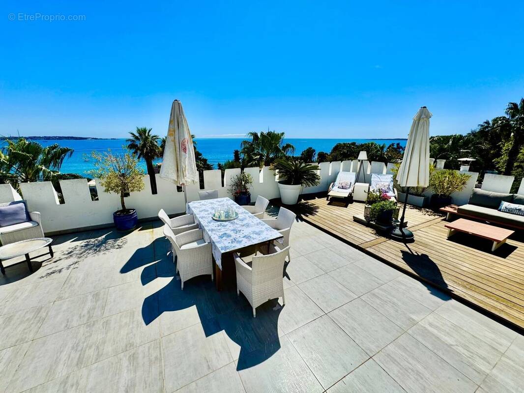 Appartement à VALLAURIS