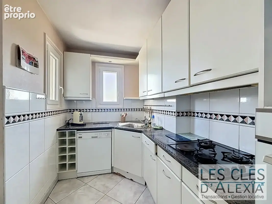 EXCLUSIVITÉ – LES CLÉS D’ALEXIA  Grand T5 de 117 m² – Vue imprenable sur Lyon ! - photo 5