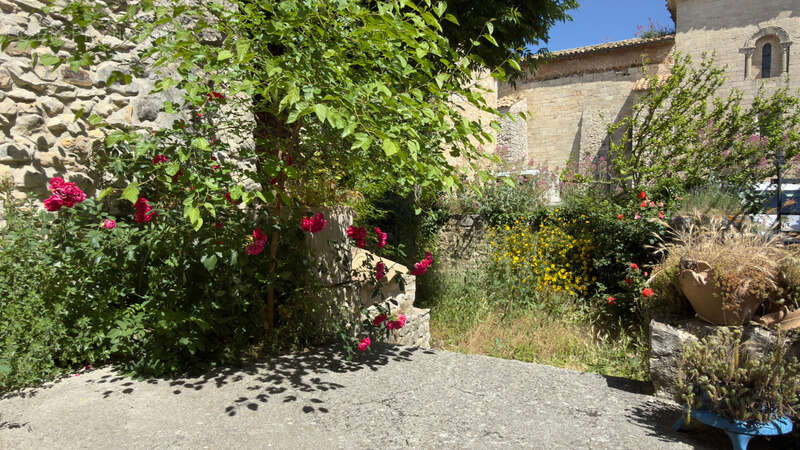 SOUS COMPROMIS - Maison de village avec jardinet et parking - Saint Trinit - photo 5