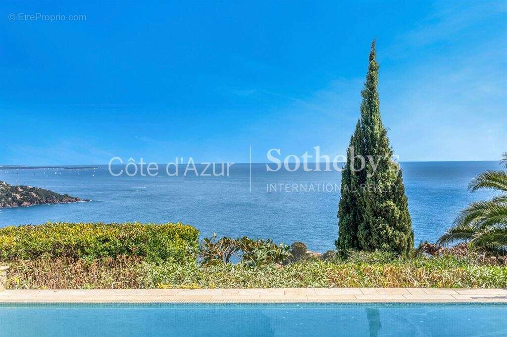 À vendre – Villa de charme avec vue mer et massif de l’Estérel, dans domaine sécurisé au Trayas - photo 9