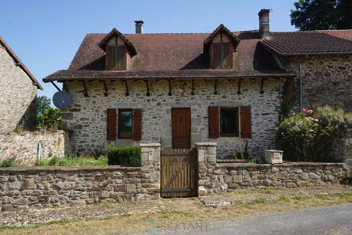 Maison à SAINT-SAUD-LACOUSSIERE