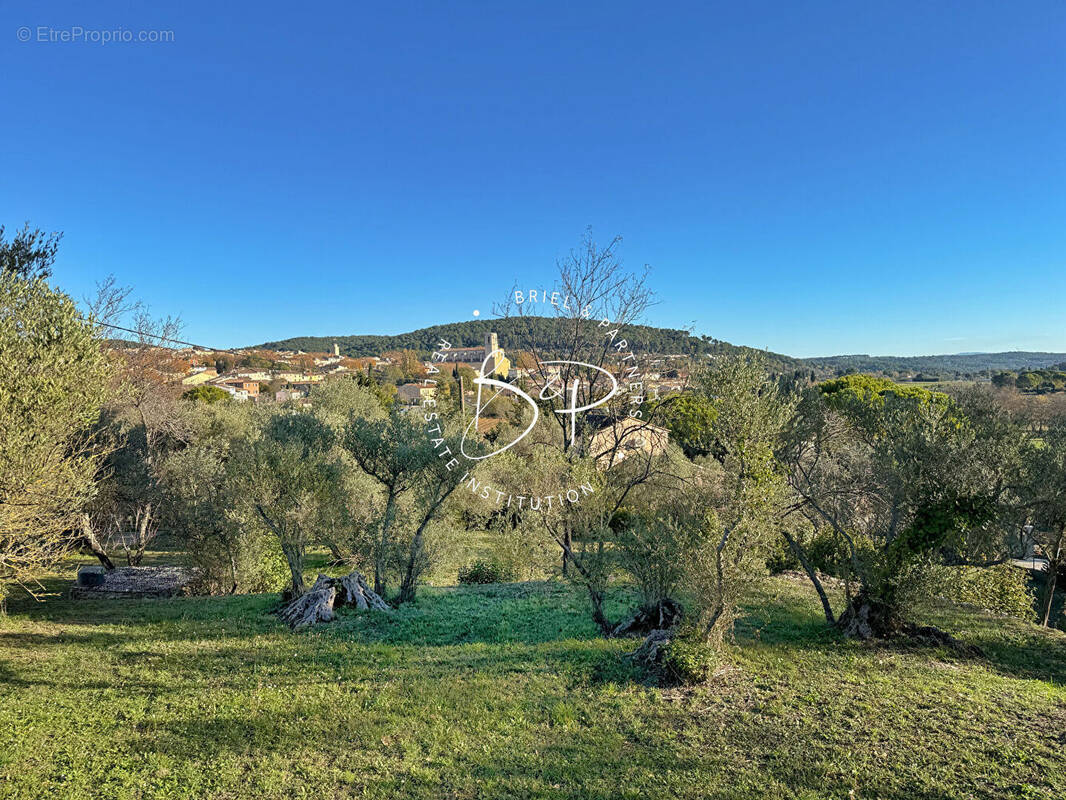 Terrain à LORGUES