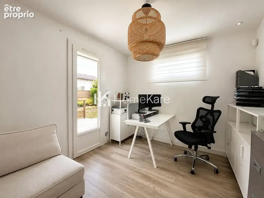 Maison 130 m² à Yvrac  - photo 8