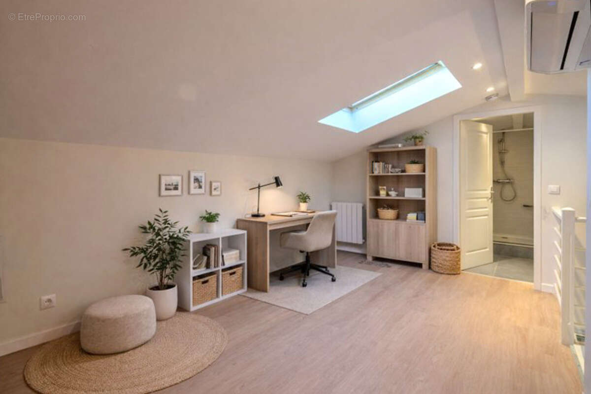 Maison à vendre 5 pièces - 4 Chambres - 122 m2 - FONTAINES SAINT MARTIN (69270) - photo 8