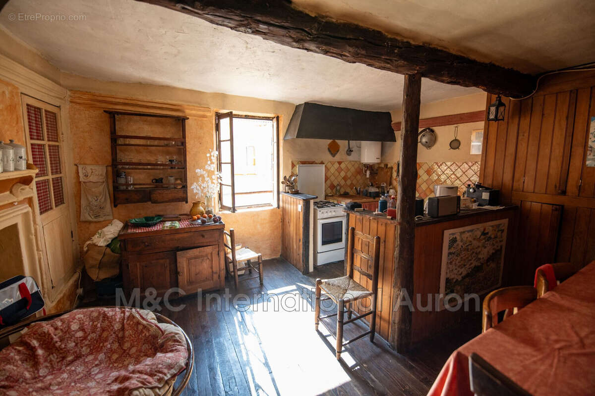 Appartement 82 m² à Saint-Etienne-De-Tinee  - photo 3