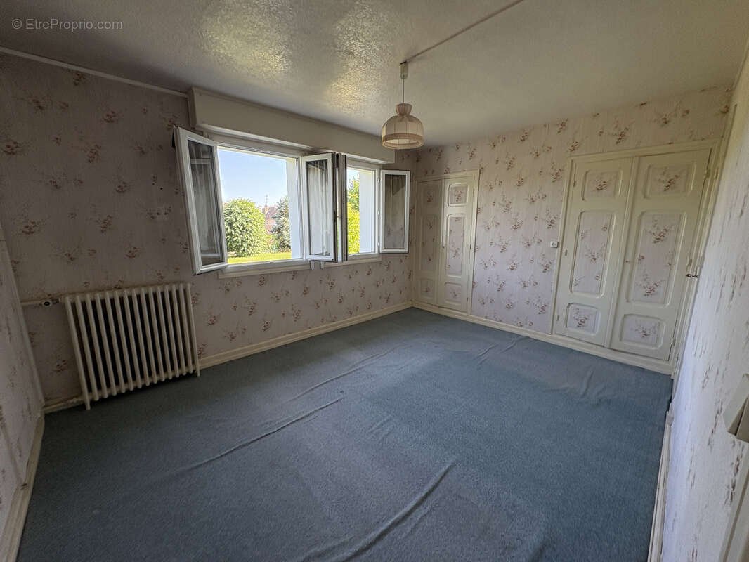 Maison à LA CHAPELLE-SAINT-LUC