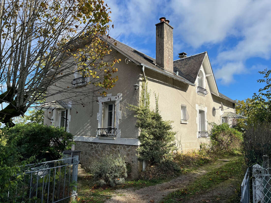 Mi-chemin Brive et Limoges - belle maison de village   7 pièces - photo 2