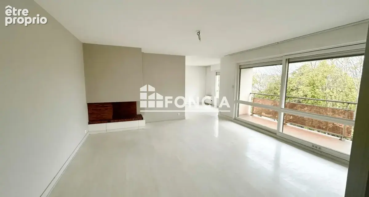 100m² exceptionnel ! hyper centre dreux, a pied de ttes les commodites et gare. t4/5 en bon etat * possible 3 chambres / garage  - photo 2