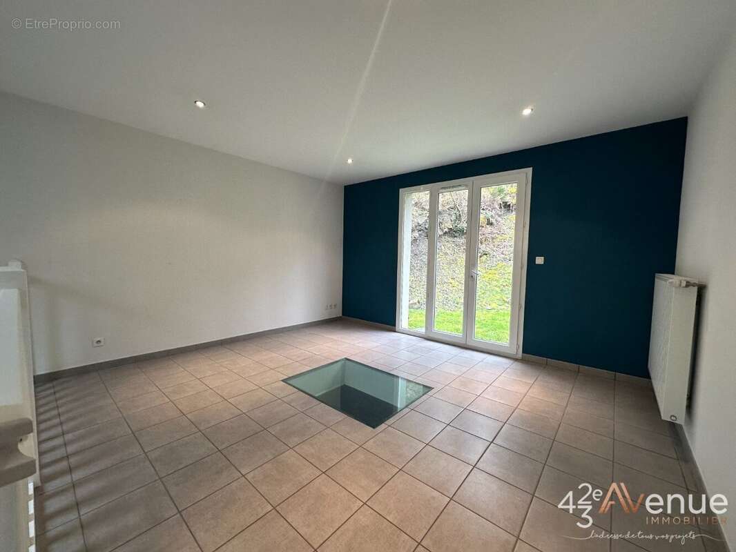 Maison à SAINT-GENEST-LERPT