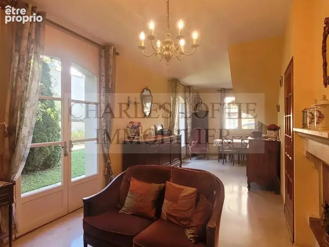 Immeuble de 3 logements, dépendances et jardin à Cahors. - photo 2