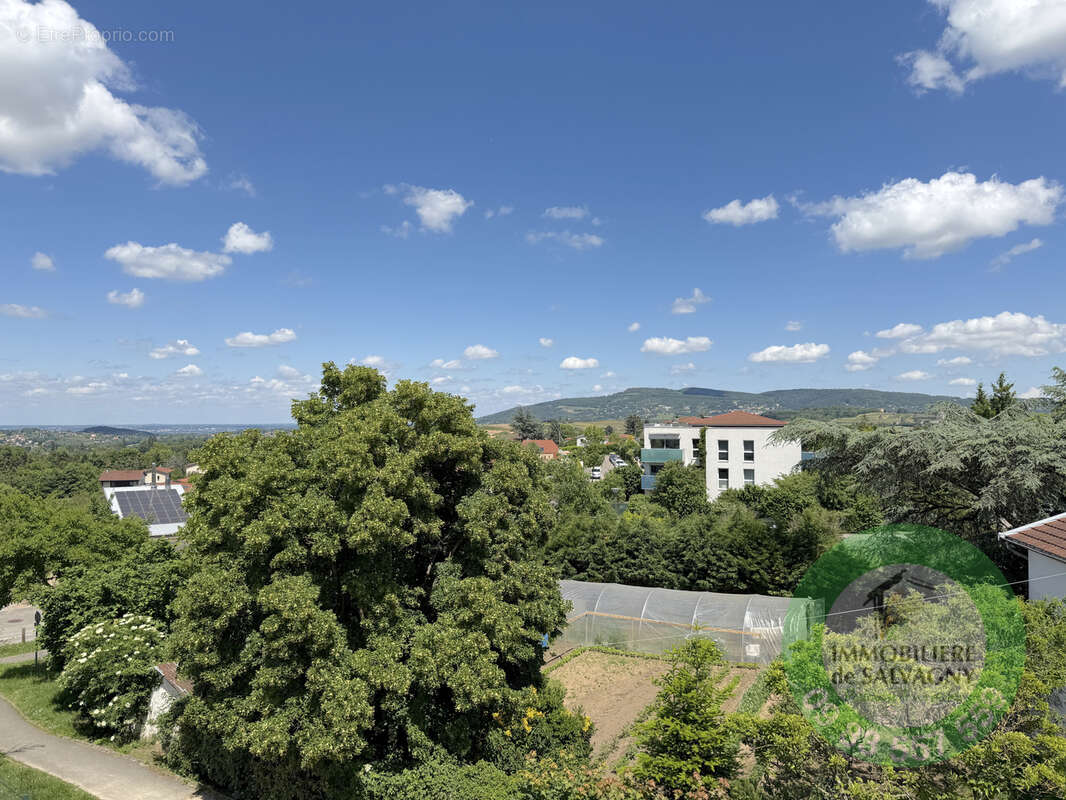 Appartement à LA TOUR-DE-SALVAGNY