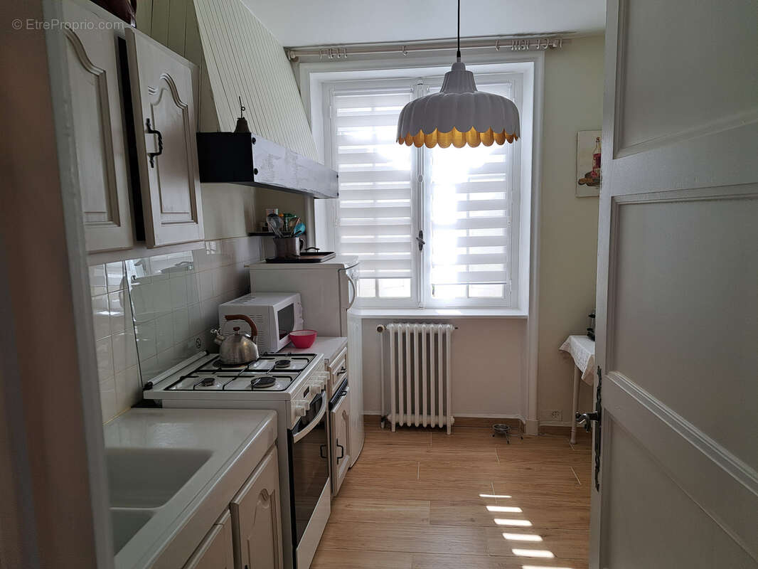 Maison d'habitation avec beaucoup de caractères sur 1300m2 - photo 7