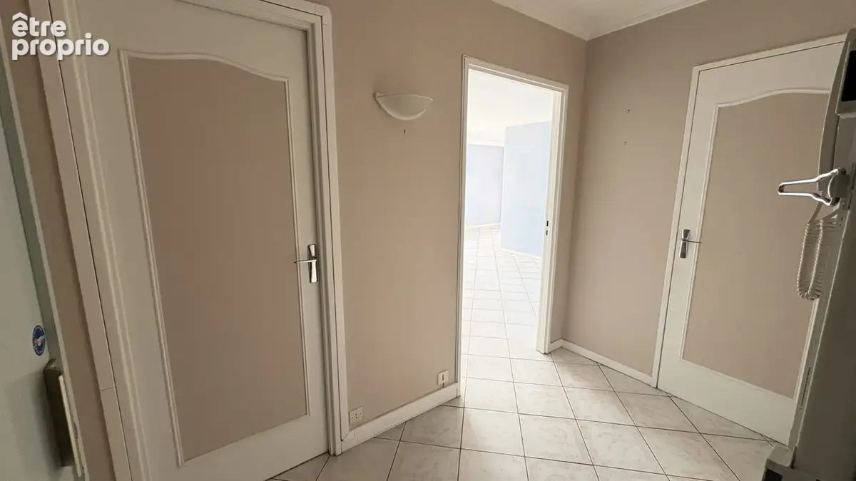 VAUJOURS   Appartement F4 avec balcon et parking en sous-sol - photo 3