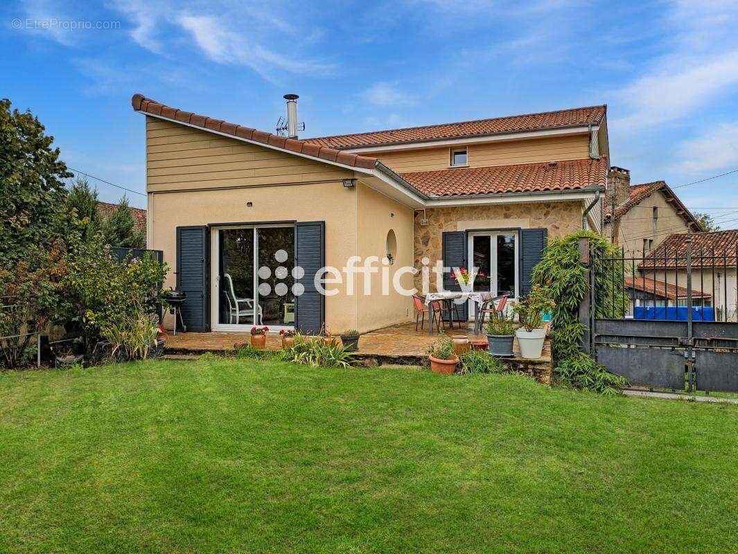 Maison à SAINT-LAURENT-SUR-GORRE