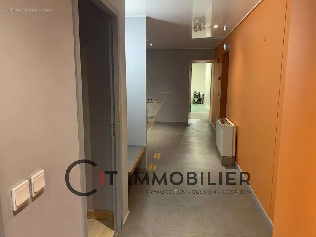 Commerce à LA TOUR-DU-PIN