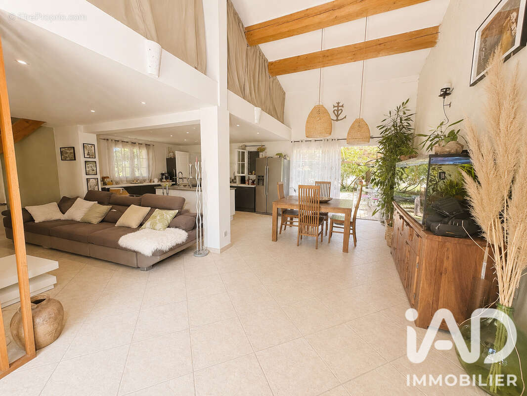Maison 168 m² à Brignoles  - photo 4