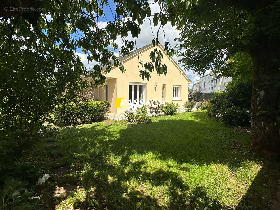Maison à ONET-LE-CHATEAU