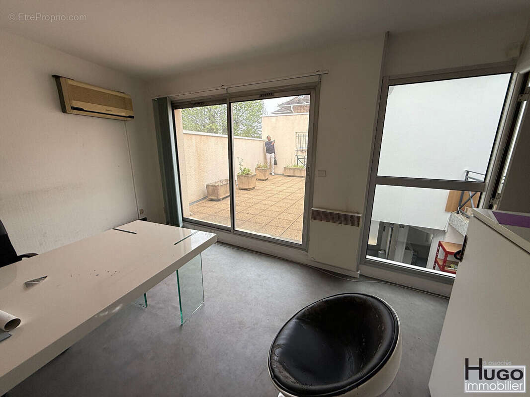Bordeaux - secteur tondu- immeuble de bureaux r+1 148m² + terrasse de 26m²- possibilite 3 ou 4 lots... - photo 8