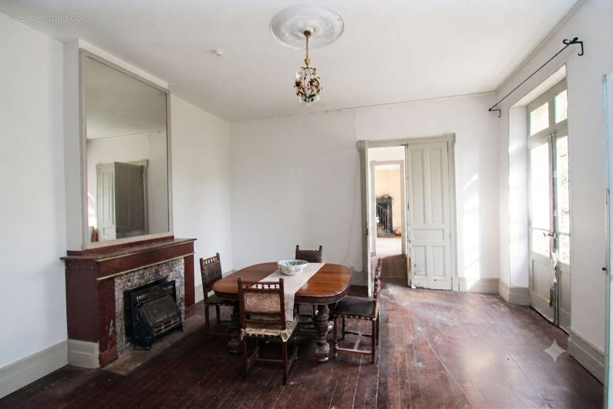 Maison 261 m² à Savenes  - photo 7