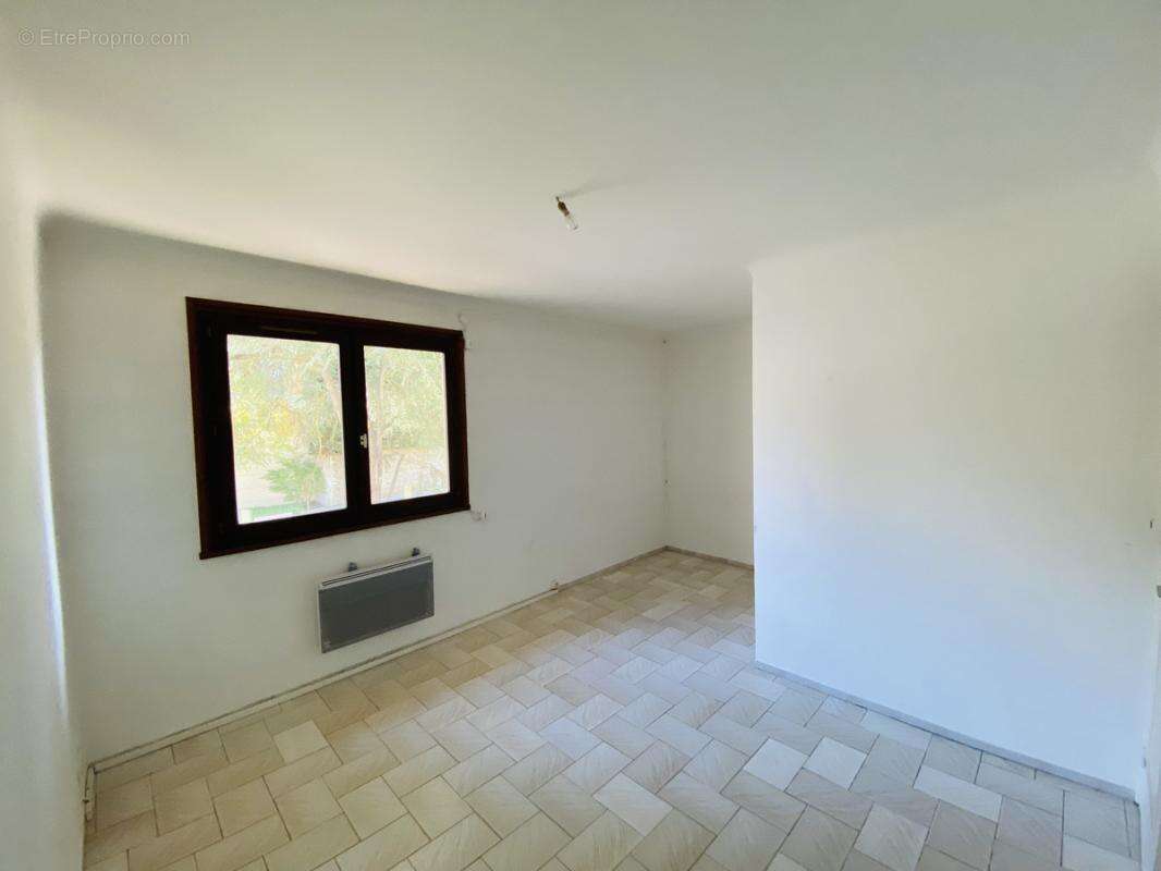 Maison à LA TOUR-DE-SALVAGNY