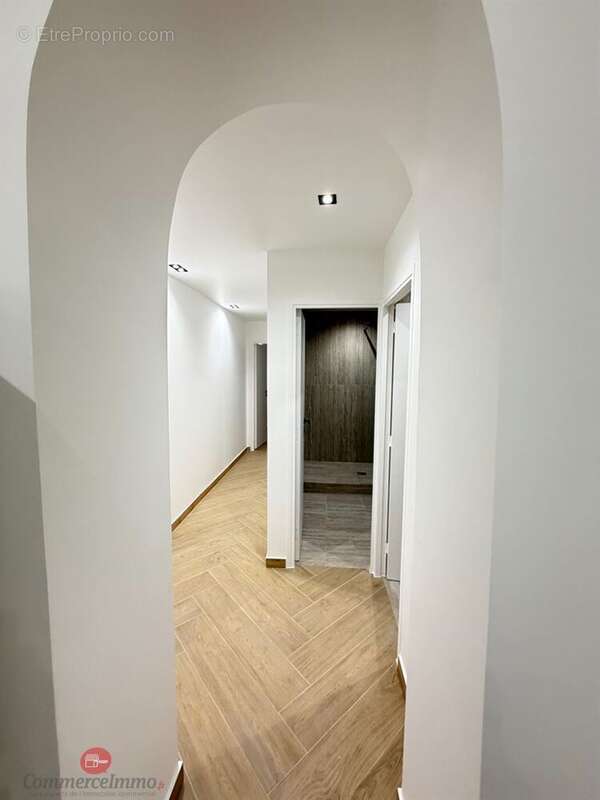 EXCLUSIVITÉ – Paris & Île-de-France  Murs Commerciaux Libres de 89 m² avec Terrasse - photo 9