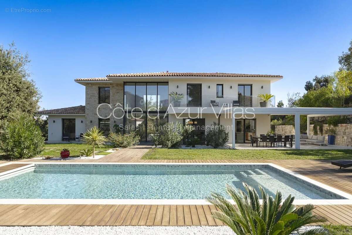 Maison à ROQUEFORT-LES-PINS