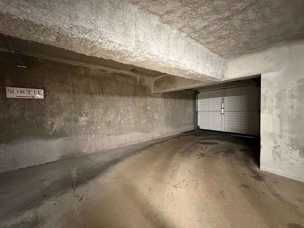 Parking à MARSEILLE-10E