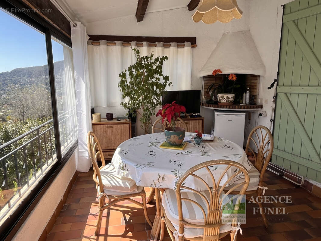 Maison à CHATEAUNEUF-GRASSE