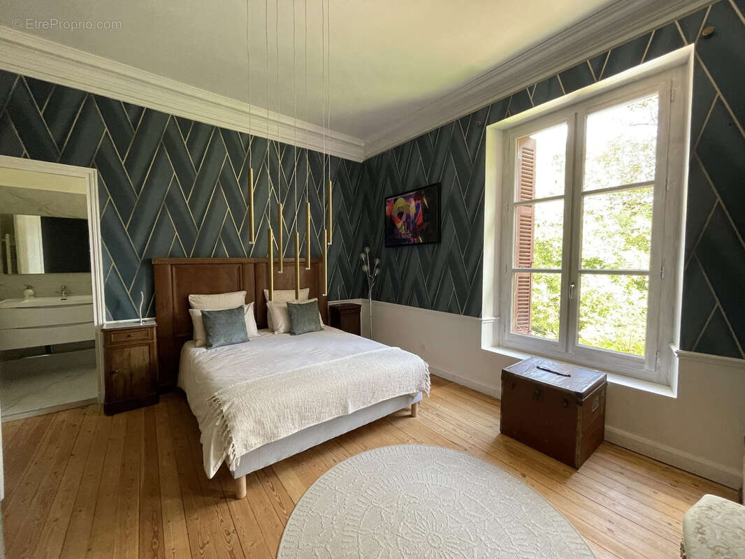 Maison à JAVERLHAC-ET-LA-CHAPELLE-SAINT-ROBERT