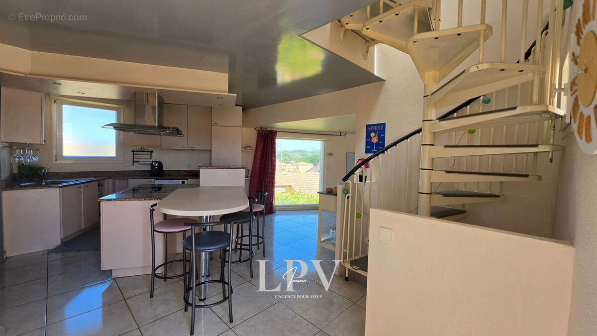 Maison familiale de 184 m2 avec garage, piscine et terrasse plein sud   Lavérune - photo 6