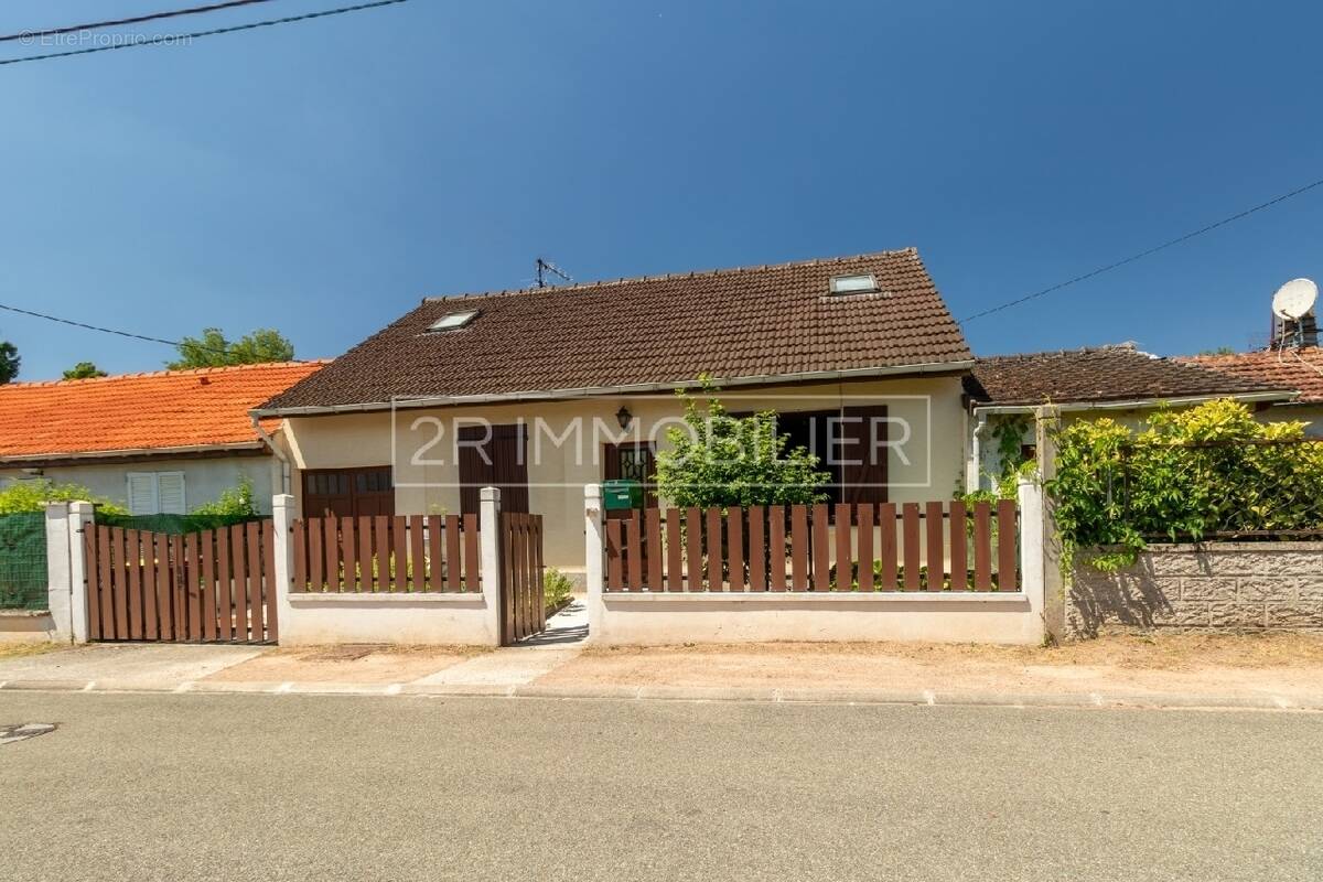 Maison à CONCHES-SUR-GONDOIRE