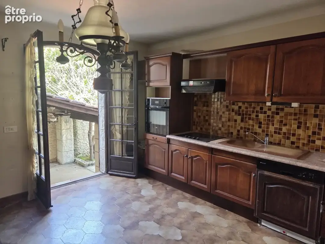 Marignane, ideal deux familles, propriete composee d'une maison pricipale t5 + maisonnette de 50 m2 sur 1119 - photo 8