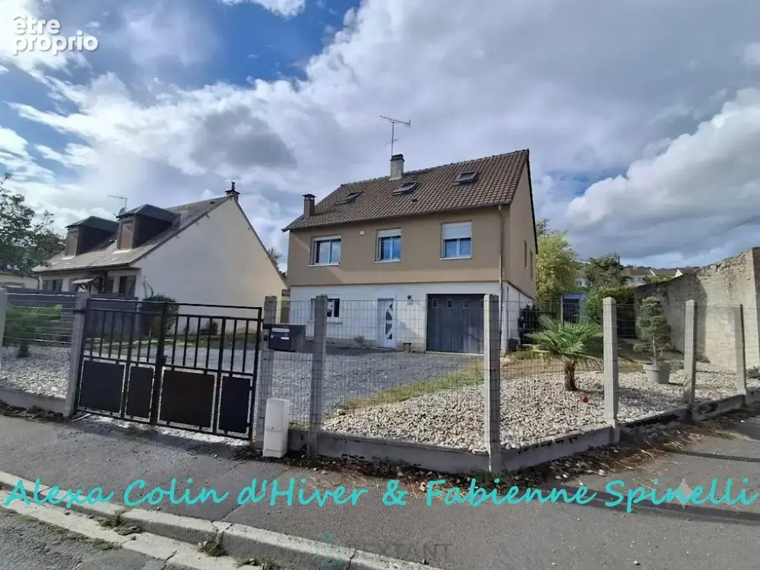 Maison surélevée sur sous-sol total dans village recherché - photo 2