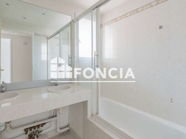 Appartement à VALLAURIS