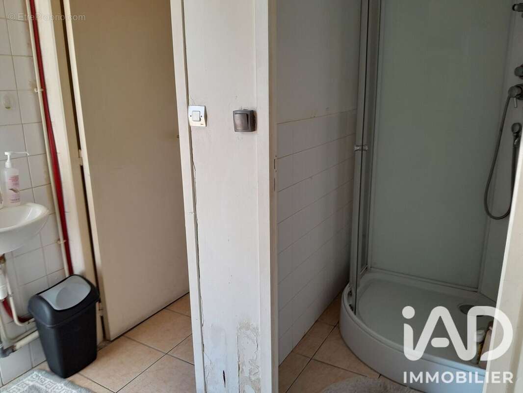 Maison 294 m² à Les Eglisottes-Et-Chalaures  - photo 8
