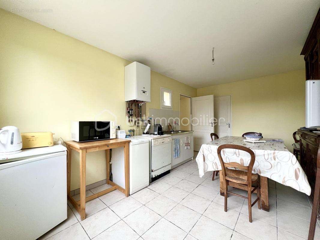 Maison de caractère avec fort potentiel + dépendance et T2 à aménager - photo 10