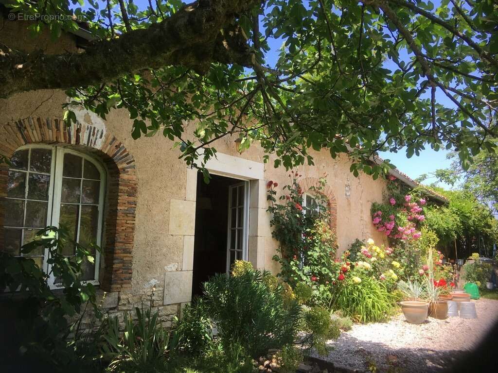 Maison à CHAMPAGNE-MOUTON