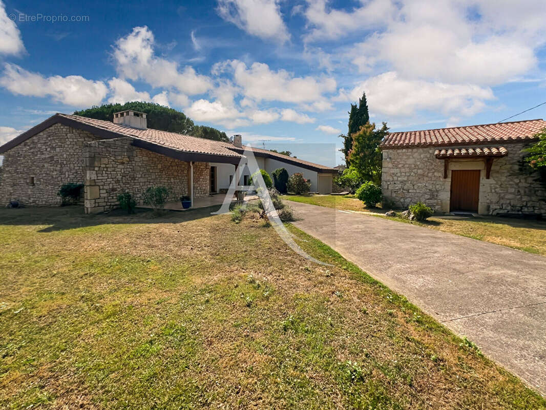 Maison à MONTAYRAL