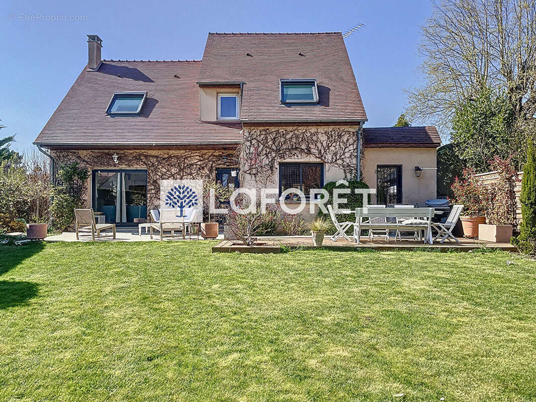 Maison à SAINT-NOM-LA-BRETECHE