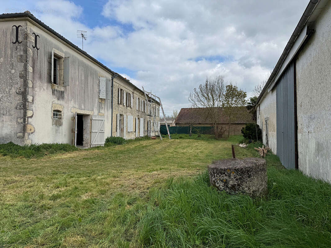 Maison à SURGERES
