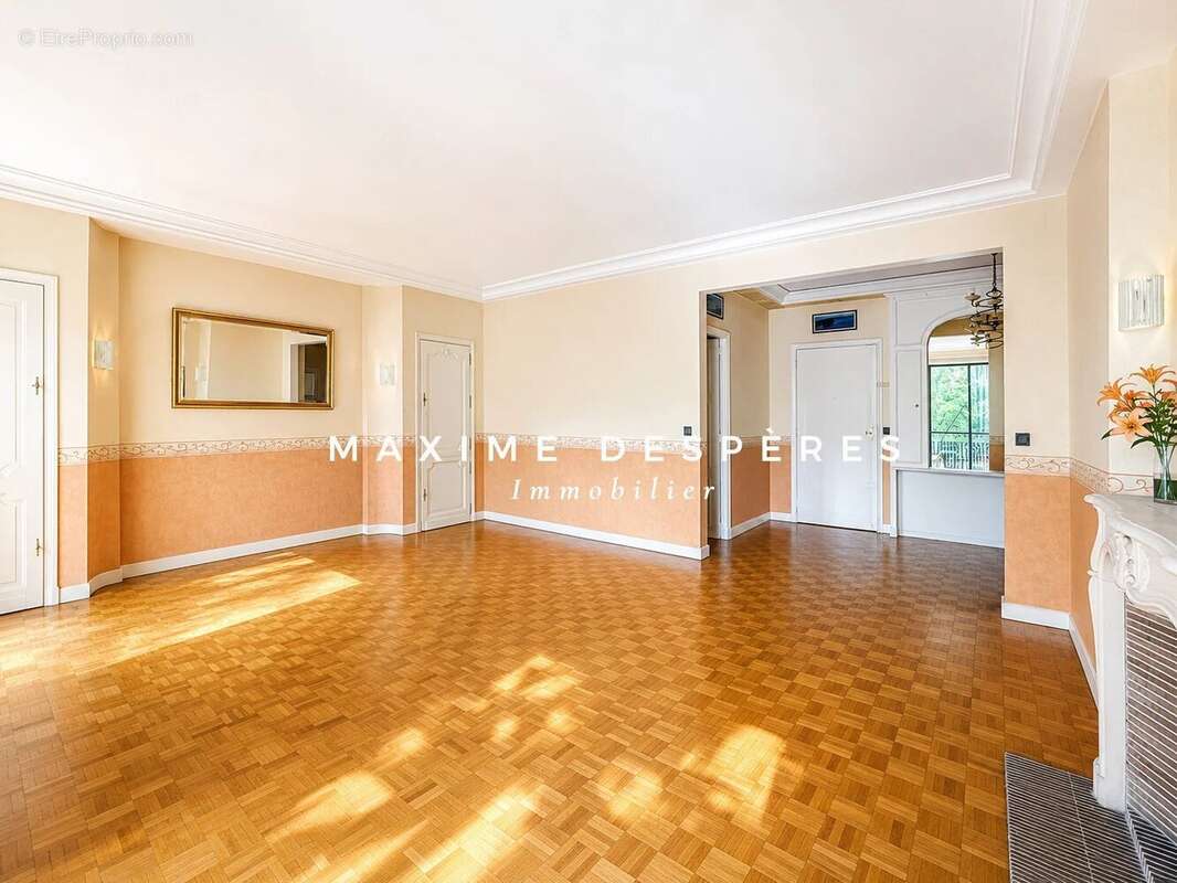 Appartement à NEUILLY-SUR-SEINE